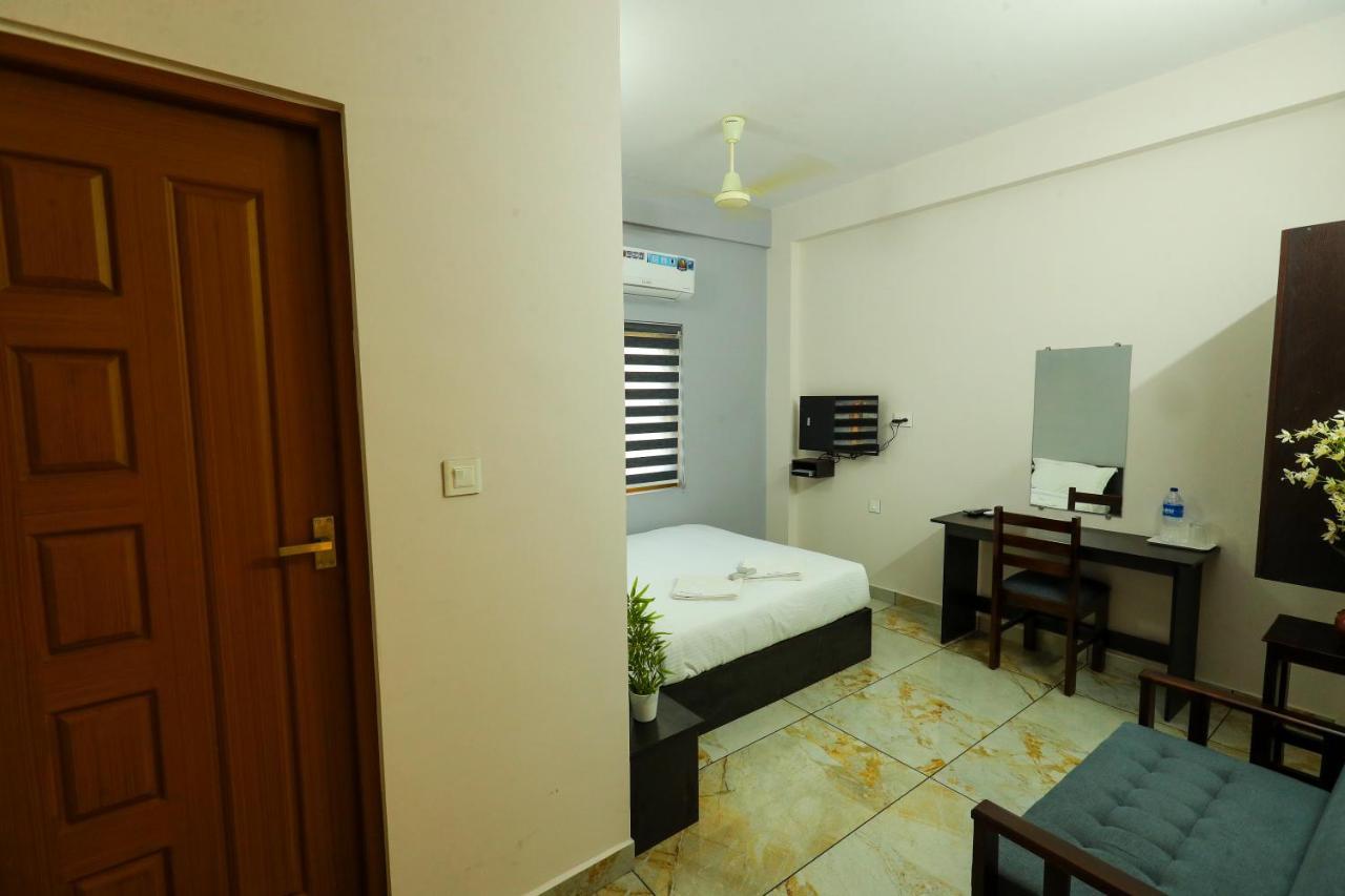 Aldora Airport Residency Hotel Nedumbassery Bagian luar foto